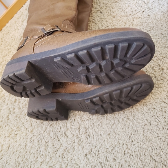 Boots - Picture 5 of 5